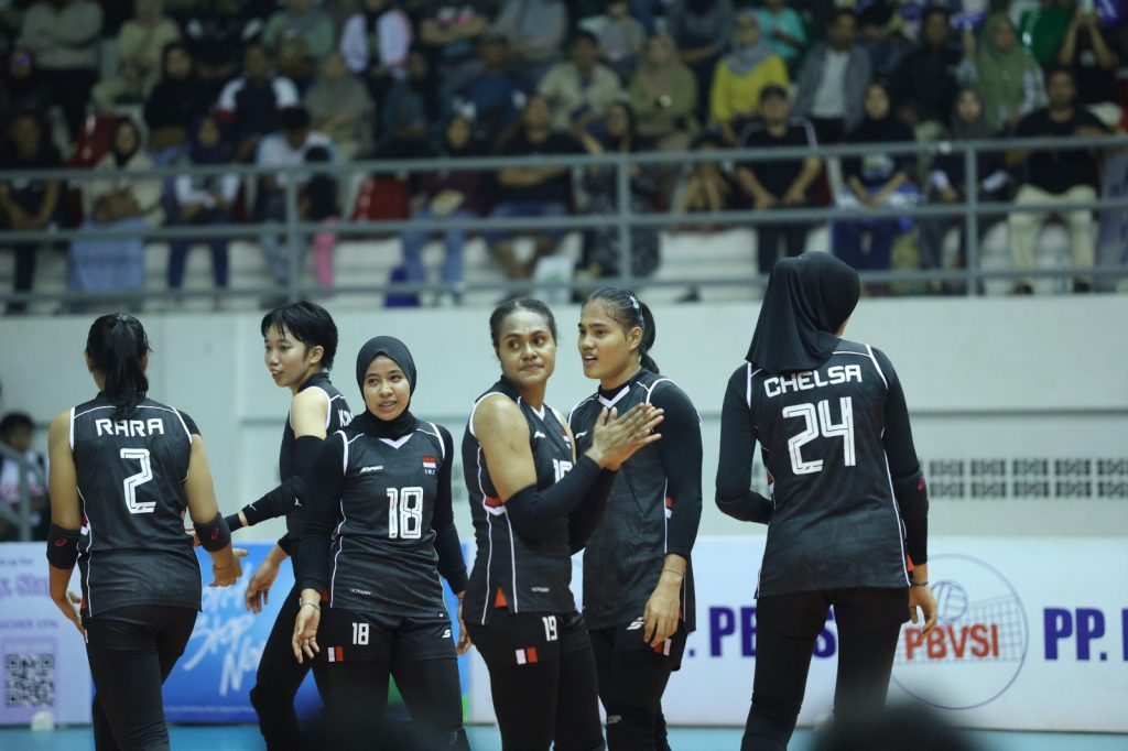 Timnas Putri U-21 Tumbangkan Tim Senior - PBVSI